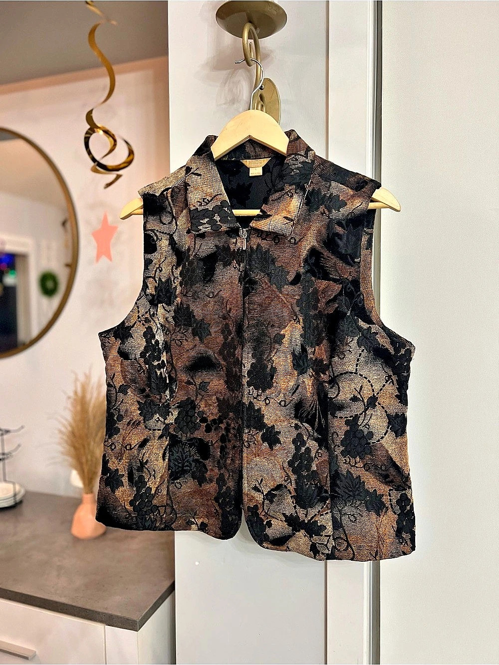 Christopher & Banks Floral Zip Front Vest in Brown & Black Size Large Like New